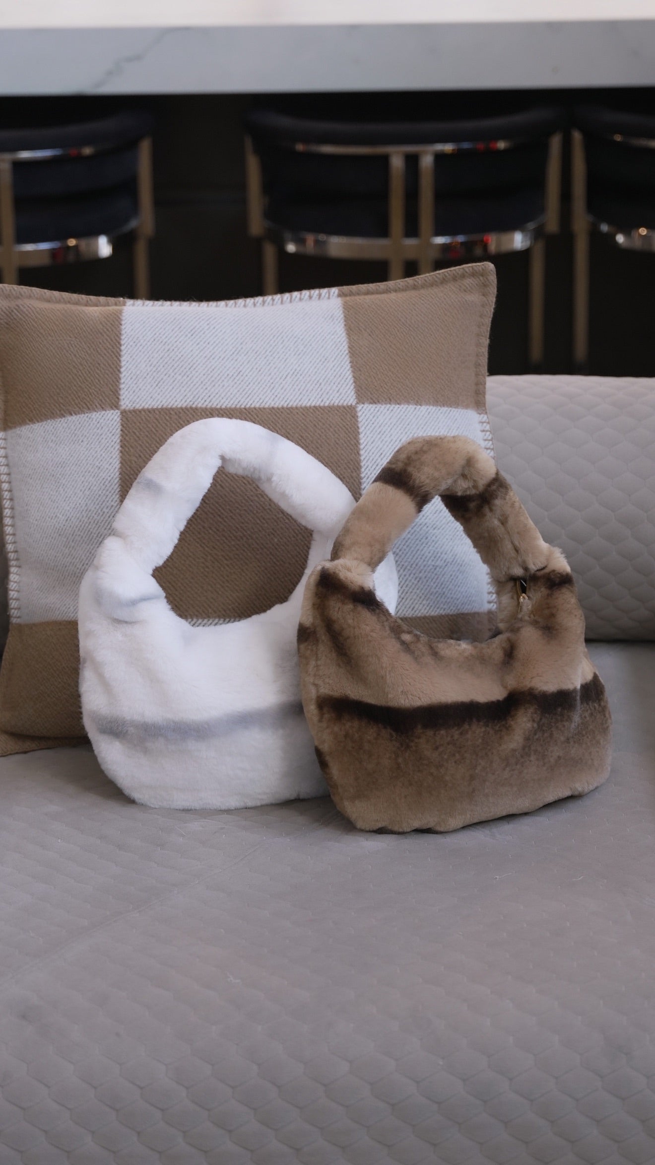 Sac boule en fourrure (2 coloris)